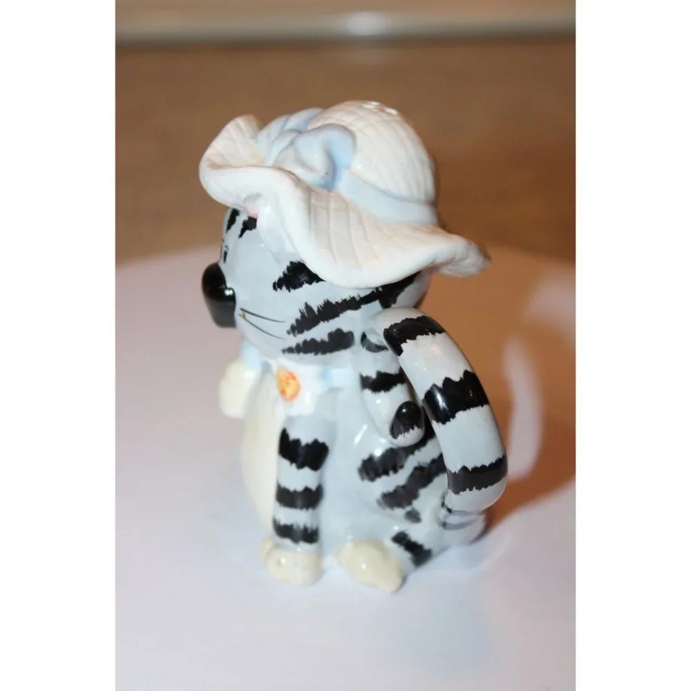 Salt & Pepper Shakers Gray and Black Striped Cats w/Hats